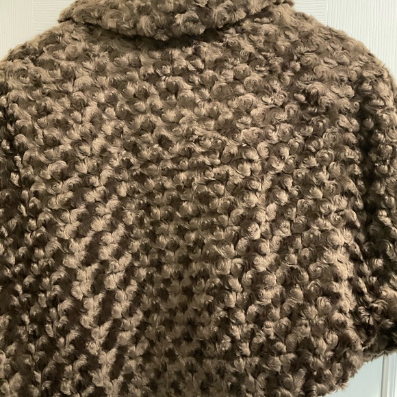 Terri Lewis brown cape - Picture 10 of 12